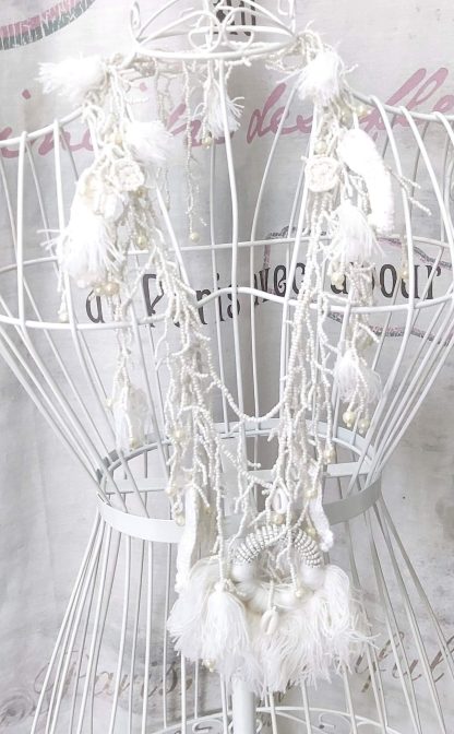 Collana perline bianca con nappine - immagine 2
