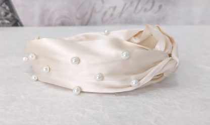 Cerchietto per capelli avorio con perle - immagine 2