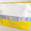 Trousse per cosmetici o prodotti da bagno bianca e gialla - immagine 2