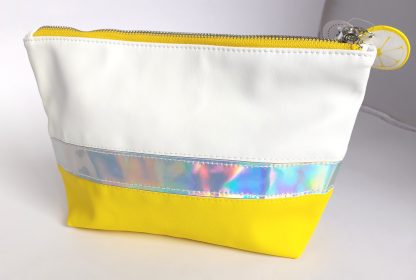 Trousse per cosmetici o prodotti da bagno bianca e gialla - immagine 4