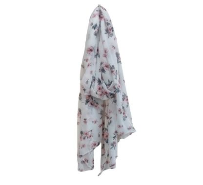 Sciarpa chiffon bianca a fiori rosa