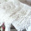 Sciarpa in pizzo bianco con bordo smerlato - immagine 5