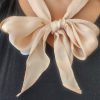 Sciarpa sottile da annodare al collo beige rosato - immagine 3