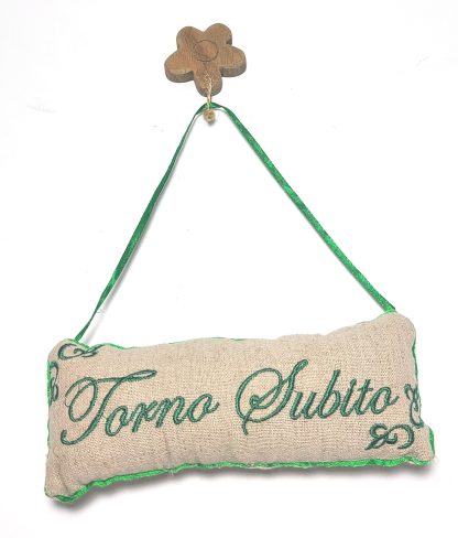Scritta "Torno subito" in stoffa - immagine 3