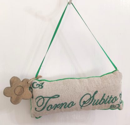 Scritta "Torno subito" in stoffa - immagine 2