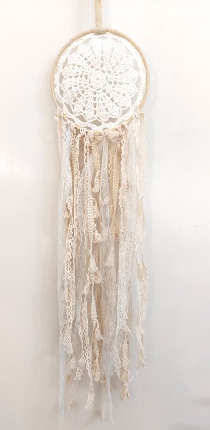 Dreamcatcher acchiappasogni in pizzo bianco e beige - immagine 2