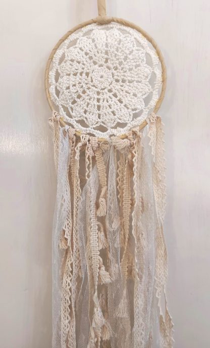 Dreamcatcher acchiappasogni in pizzo bianco e beige - immagine 4