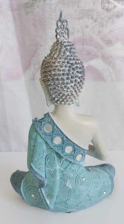 Buddha seduto con abito turchese - immagine 4
