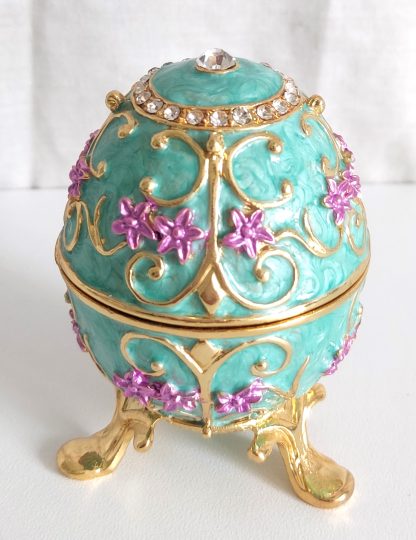 Uovo portagioielli azzurro con fiori rosa - immagine 2