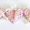 Gruppo di tre cuori in vimini rosa - immagine 2