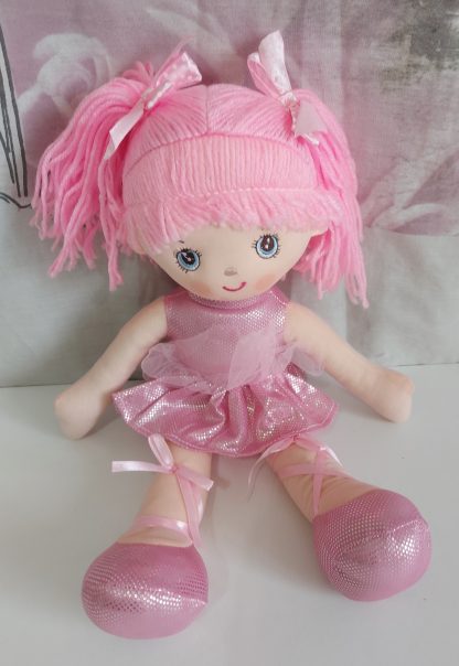 Bambola decorativa con vestitino rosa - immagine 2