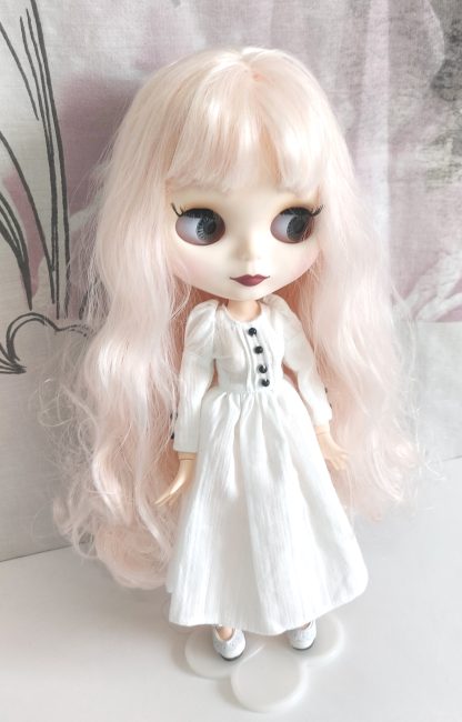 Bambola simile a Blythe completa di abiti e accessori capelli mossi rosa chiarissimo - immagine 3