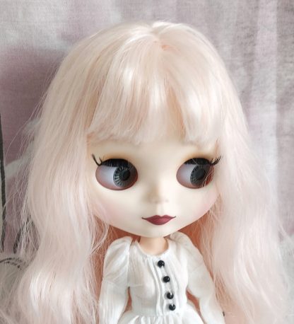 Bambola simile a Blythe completa di abiti e accessori capelli mossi rosa chiarissimo - immagine 6