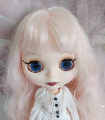 Bambola simile a Blythe completa di abiti e accessori capelli mossi rosa chiarissimo - immagine 7