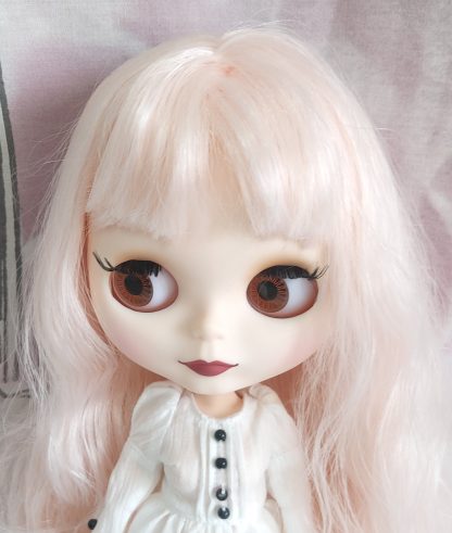 Bambola simile a Blythe completa di abiti e accessori capelli mossi rosa chiarissimo - immagine 8