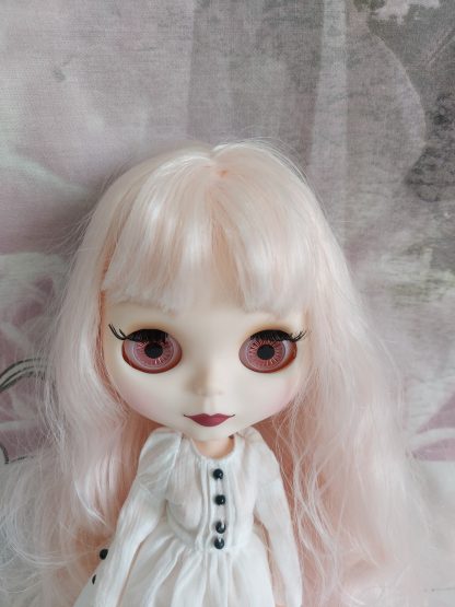 Bambola simile a Blythe completa di abiti e accessori capelli mossi rosa chiarissimo - immagine 9