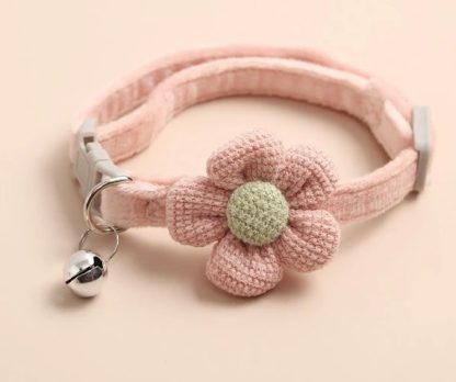 Collare rosa chiaro con fiore per gatti - immagine 2