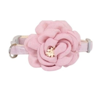 Collare rosa con fiore per gatti
