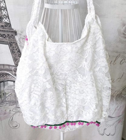 Borsa grande in pizzo bianco con applicazioni colorate - immagine 2